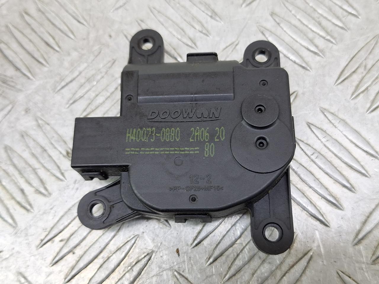 моторчик заслонки печки Kia Cerato 2 поколение (2009 - 2013), H400730880 - фото №1