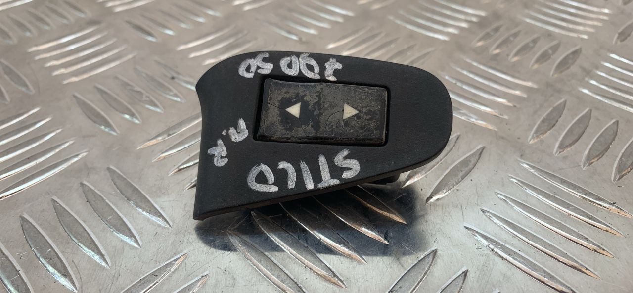 кнопка стеклоподъемника двери передней правой Fiat Stilo 1 поколение 2004 - фото №1