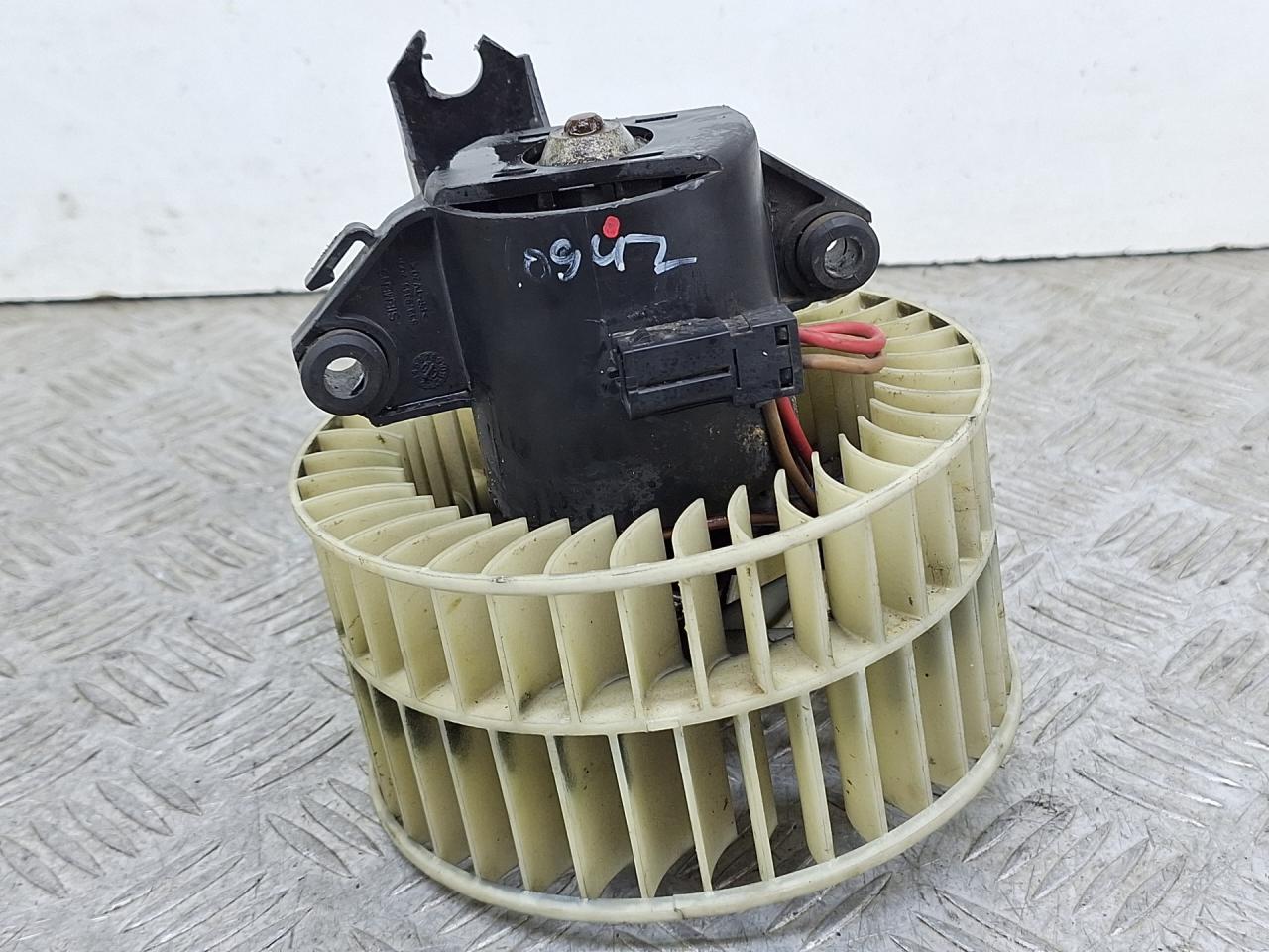 моторчик печки Mercedes-Benz A-Класс W168 2000, 1.4 л., M 166.940, бензин, МКПП, красный, минивэн, передний привод, 5399045200 - фото №1