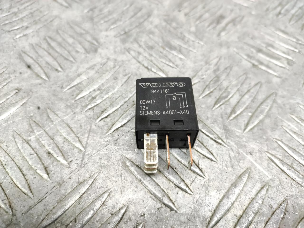 реле (прочие) Volvo V70 2 поколение 2001, 2.4 л., B 5244 T3, бензин, АКПП, серебро, универсал, полный привод, 9441161, V23074 - фото №1