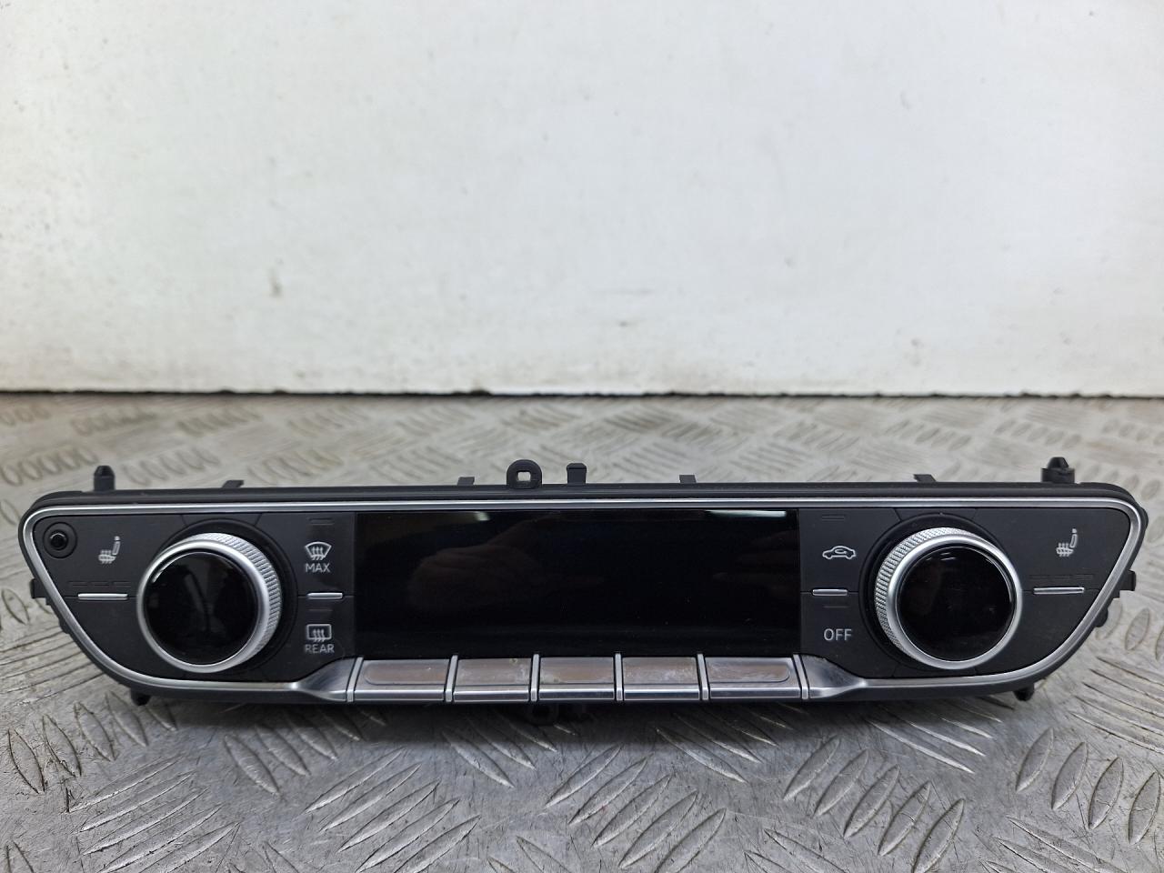 блок управления печки / климат-контроля Audi A4 B9 2017, 1.4 л., CVNA, бензин, 6МКПП, темно-синий, универсал, передний привод, 8W0820043T - фото №1