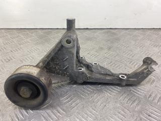 кронштейн компрессора кондиционера Hyundai H-1 Grand Starex 2008, 2.5 л., дизель, МКПП, белый, минивэн, задний привод