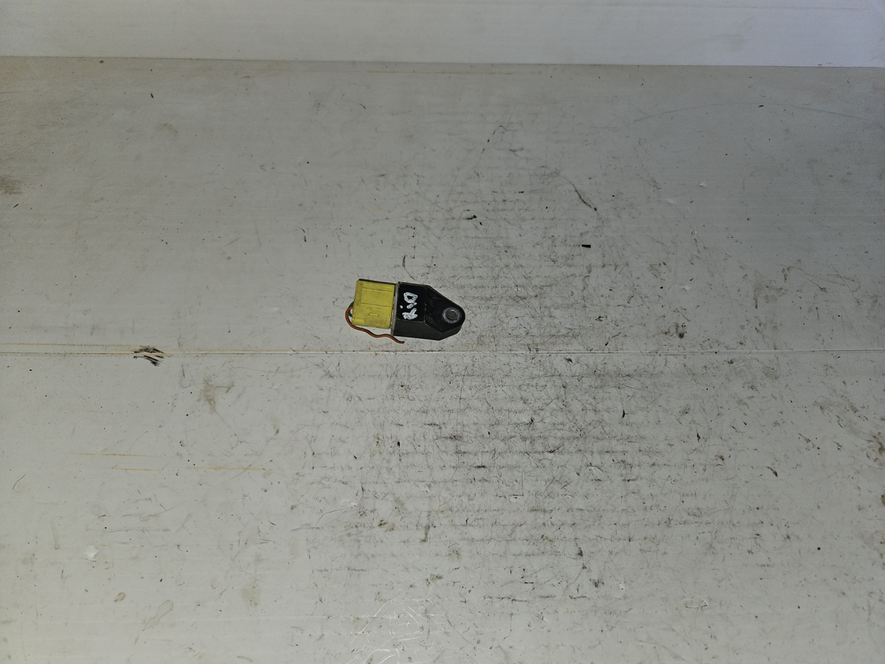 датчик удара Kia Rio 3 поколение (2011 - 2015) - фото №1