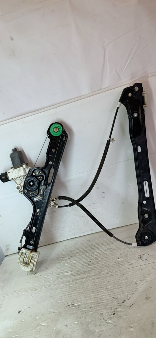 стеклоподъемник передний правый BMW 1 серия E81/E82/E87/E88 2005, 2.0 л., дизель, МКПП, хетчбэк 5 дв., задний привод, 6927028, 7067796S, 7138466E, 996625-101 - фото №1