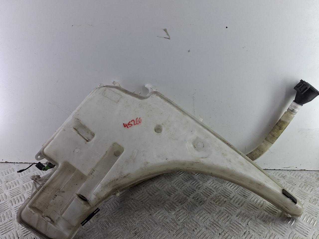 бачок омывателя BMW 3 серия E90/E91/E92/E93 2005, 2.5 л., N52 B25 AF, бензин, МКПП, серый, седан, задний привод, 712423110, 7068996 - фото №1