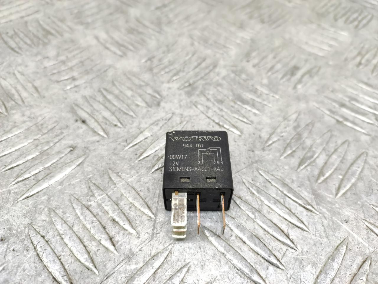 реле (прочие) Volvo V70 2 поколение 2001, 2.4 л., B 5244 T3, бензин, АКПП, серебро, универсал, полный привод, 9441161, V23074 - фото №1