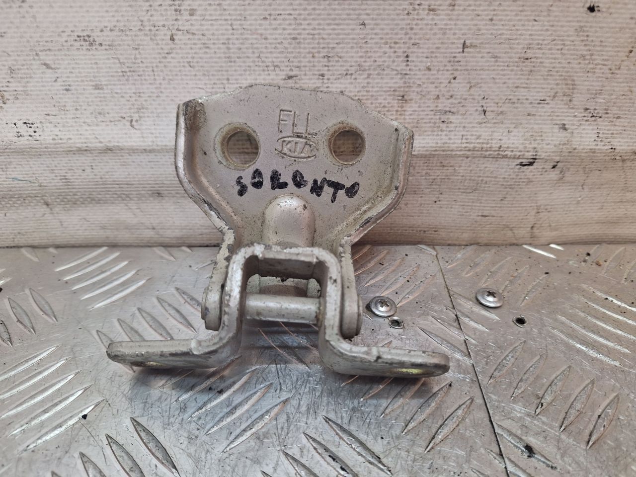 петля двери Kia Sorento 1 поколение (2002 - 2006) - фото №1