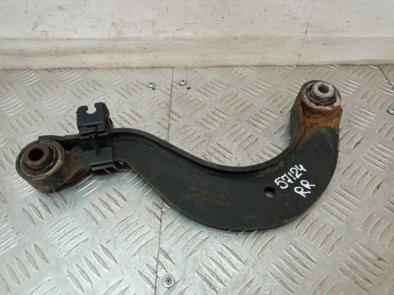 рычаг задний правый Audi A3 8P 2003, 1.9 л., дизель, МКПП, хетчбэк 3 дв., передний привод, 1K0505323N - фото №1