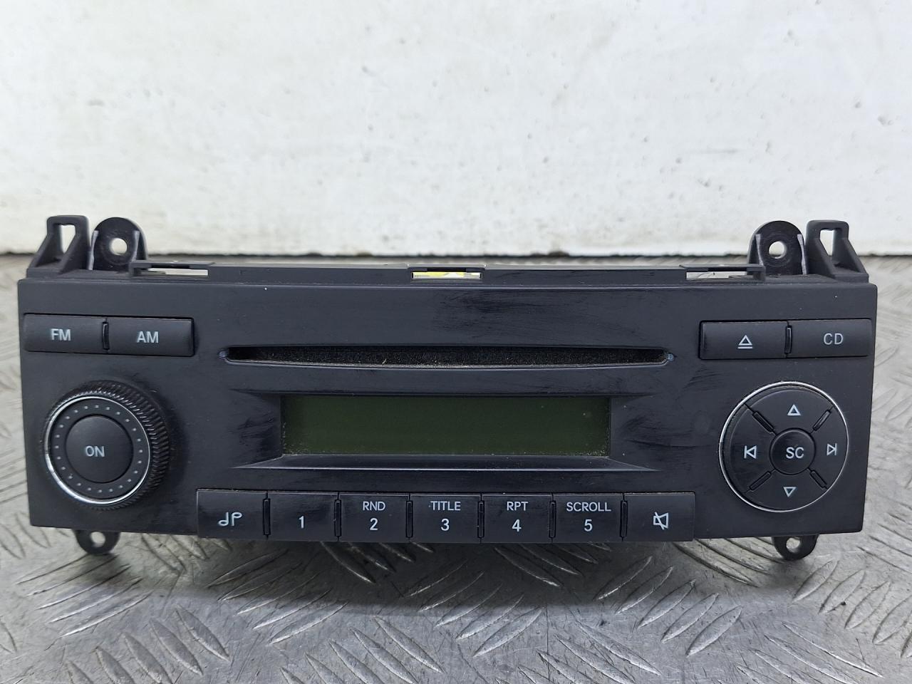 магнитола Mercedes-Benz Sprinter 2 поколение (W906) (2006 - 2014), 2.1 л., OM 651.955, дизель, МКПП, зеленый, задний привод, A9068200079, A0048204986 - фото №1