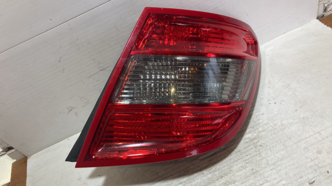фонарь задний правый Mercedes-Benz C-Класс W204/S204 S204.207 2009, 2.2 л., дизель, МКПП, серебро, универсал, задний привод, 2048203864 - фото №1