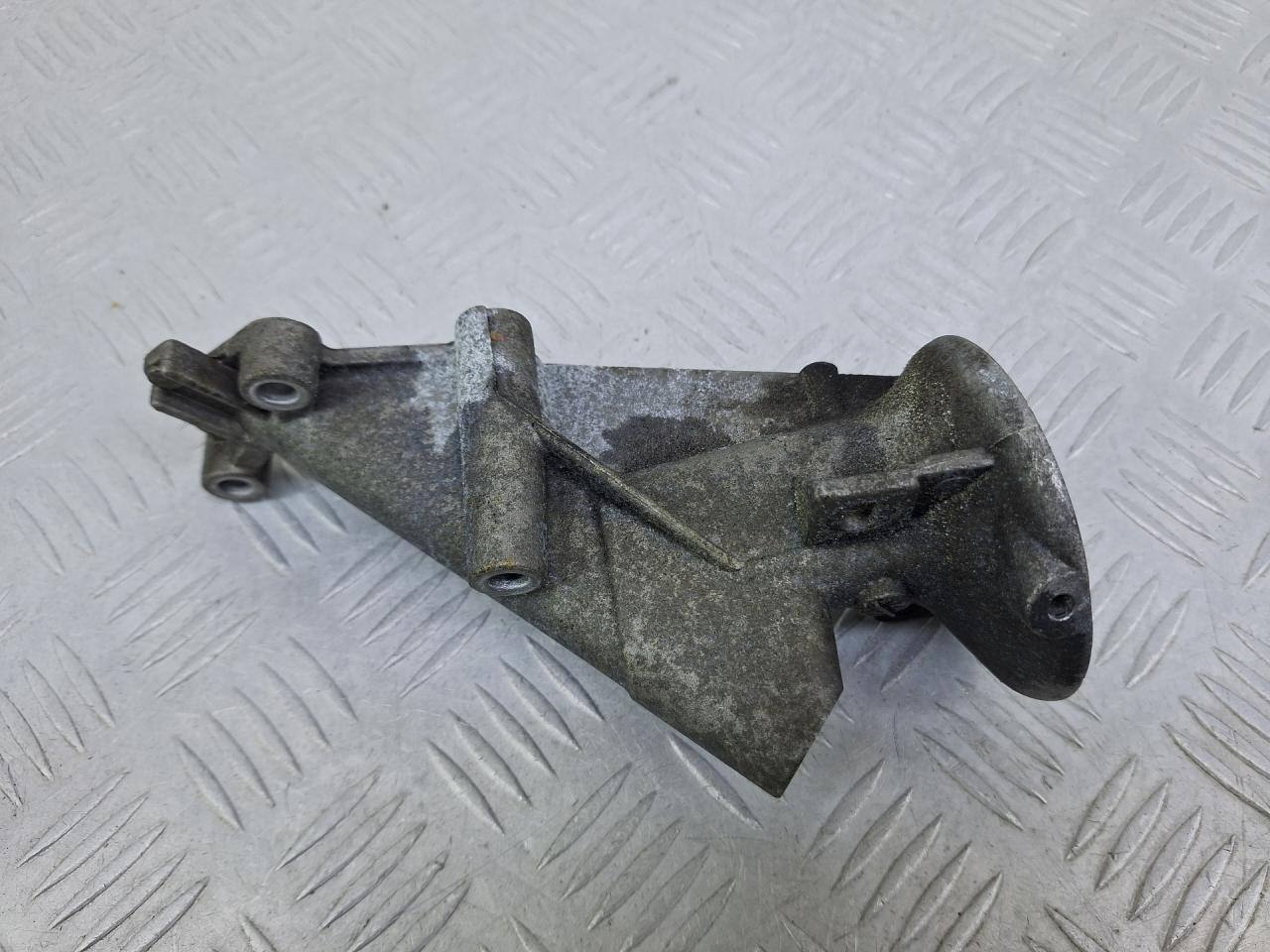 кронштейн масляного фильтра Citroen Xsara Picasso 1 поколение 2004, 1.8 л., 6FZ (EW7J4), бензин, МКПП, серый, передний привод, 9652410310 - фото №1