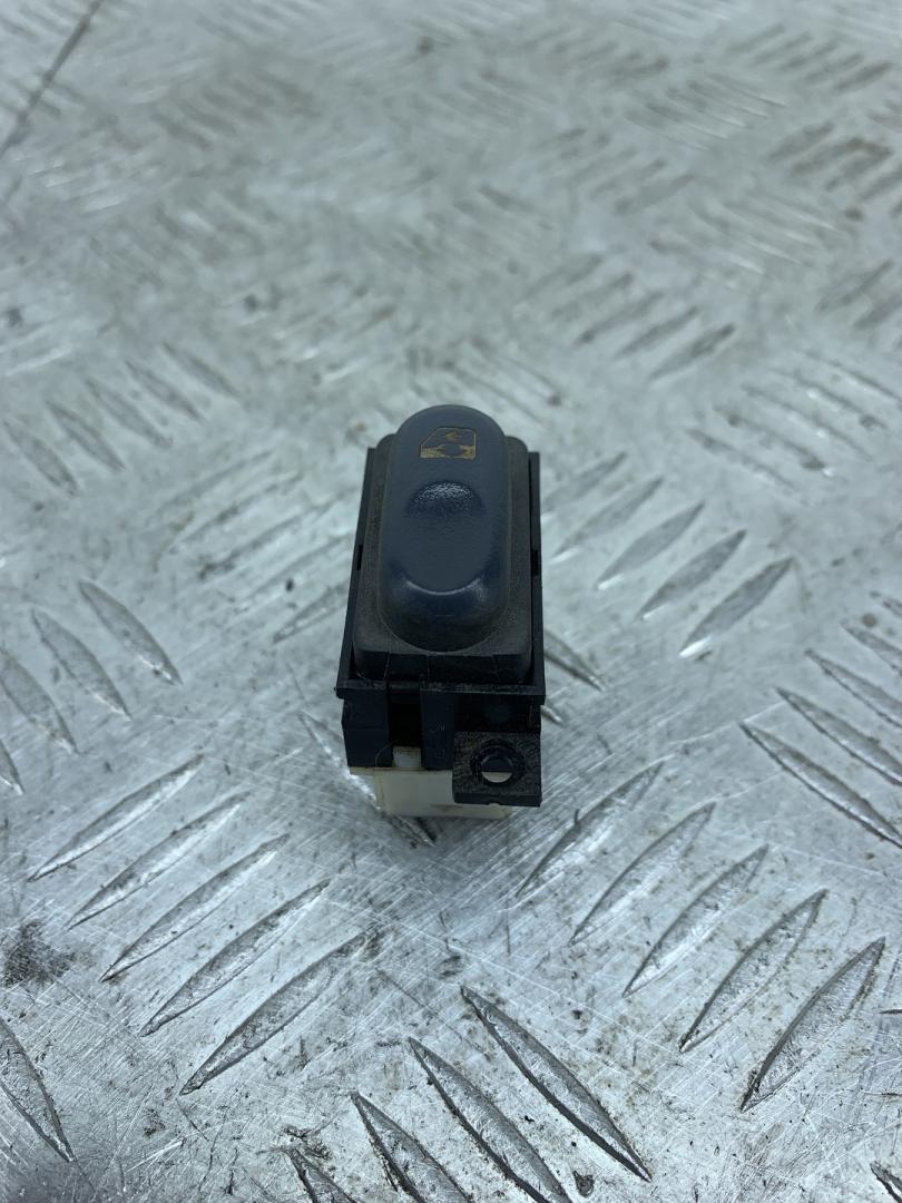 кнопка стеклоподъемника двери Renault Espace 3 поколение 1998, 2.0 л., F3R 768, бензин, МКПП, бордовый, минивэн, передний привод, 7700875677 - фото №1