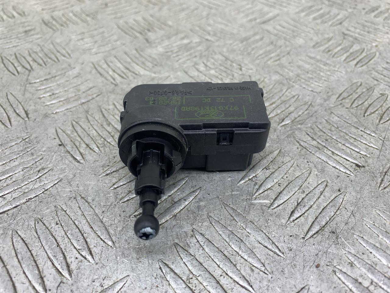 корректор фар Ford Ka 1 поколение (1996 - 2008), 97KG13K198AD - фото №1