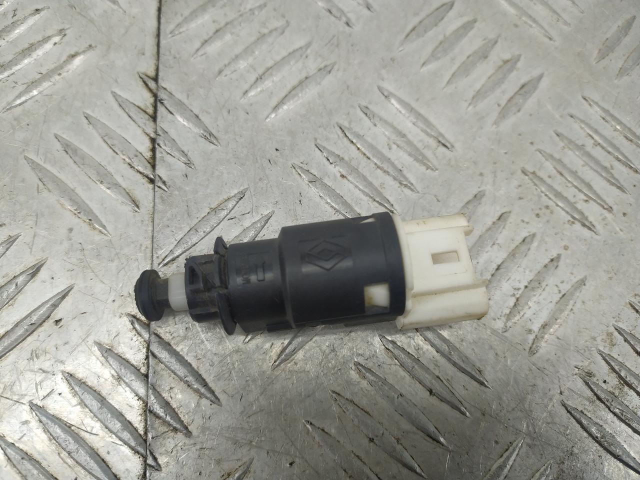 Датчик педали тормоза (лягушка) Renault Duster 1 поколение (2010 - 2015), 8200276361D - фото №1