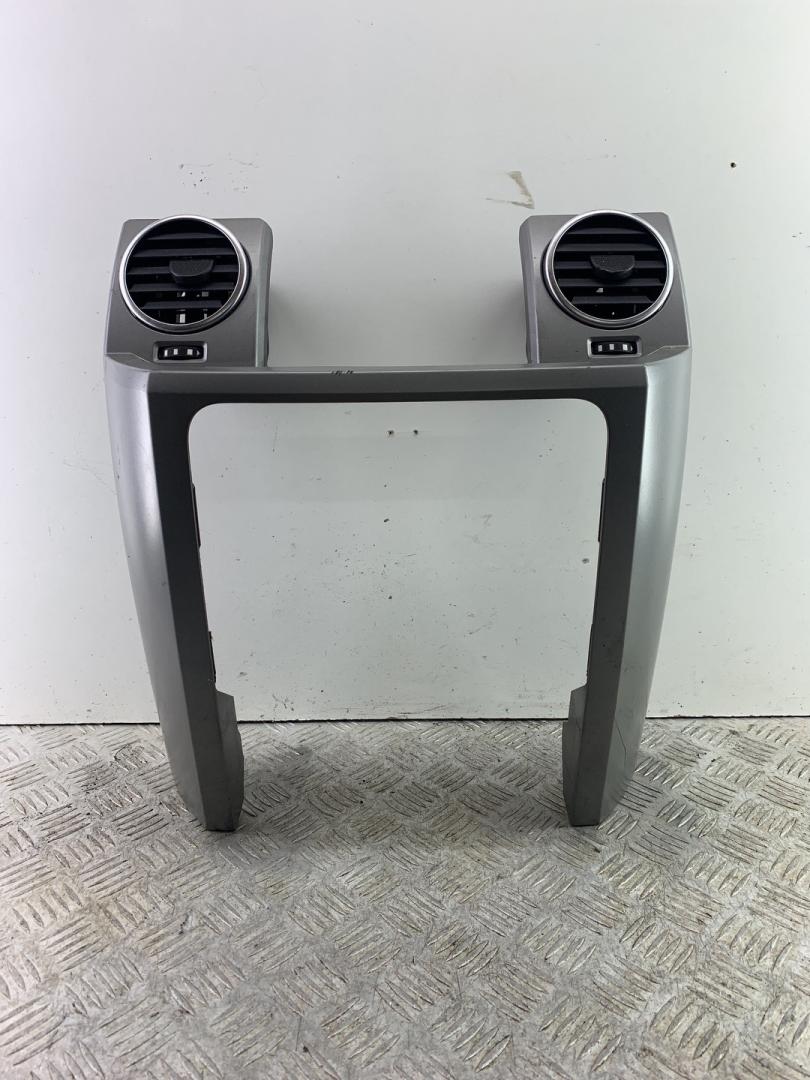 дефлектор обдува салона Land Rover Discovery 3 поколение L319 2007, 2.7 л., 276DT, дизель, АКПП, серый, внедорожник 5 дв., полный привод - фото №1