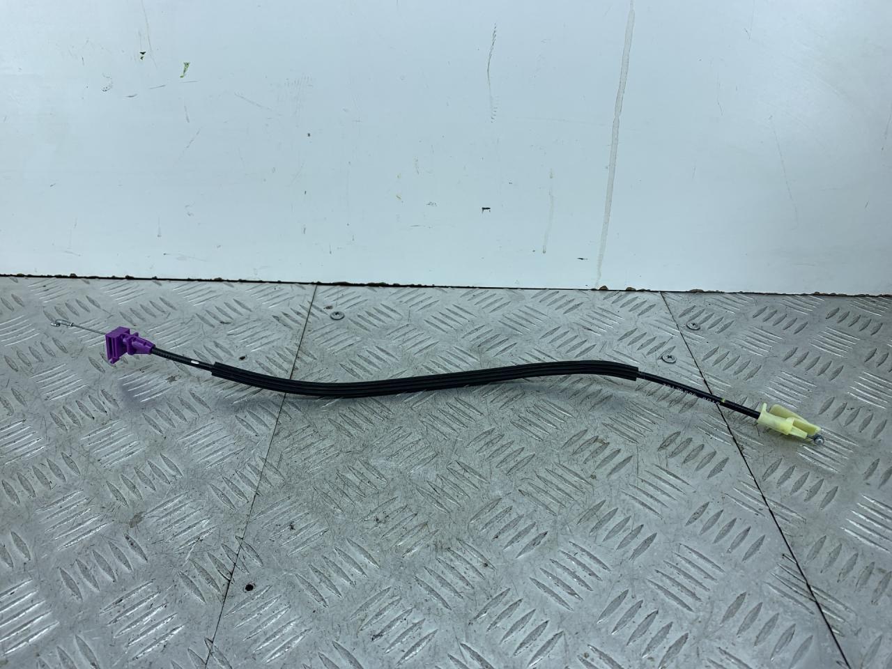 трос двери Opel Insignia 2 поколение (B) 2018, 2.0 л., дизель, АКПП, белый, хетчбэк 5 дв., полный привод, 391365868G18 - фото №1