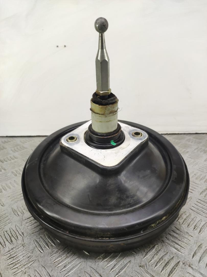 вакуумный усилитель тормозов Audi A4 B5 1997, 1.6 л., AHL, бензин, МКПП, универсал, 8D0612105F - фото №1