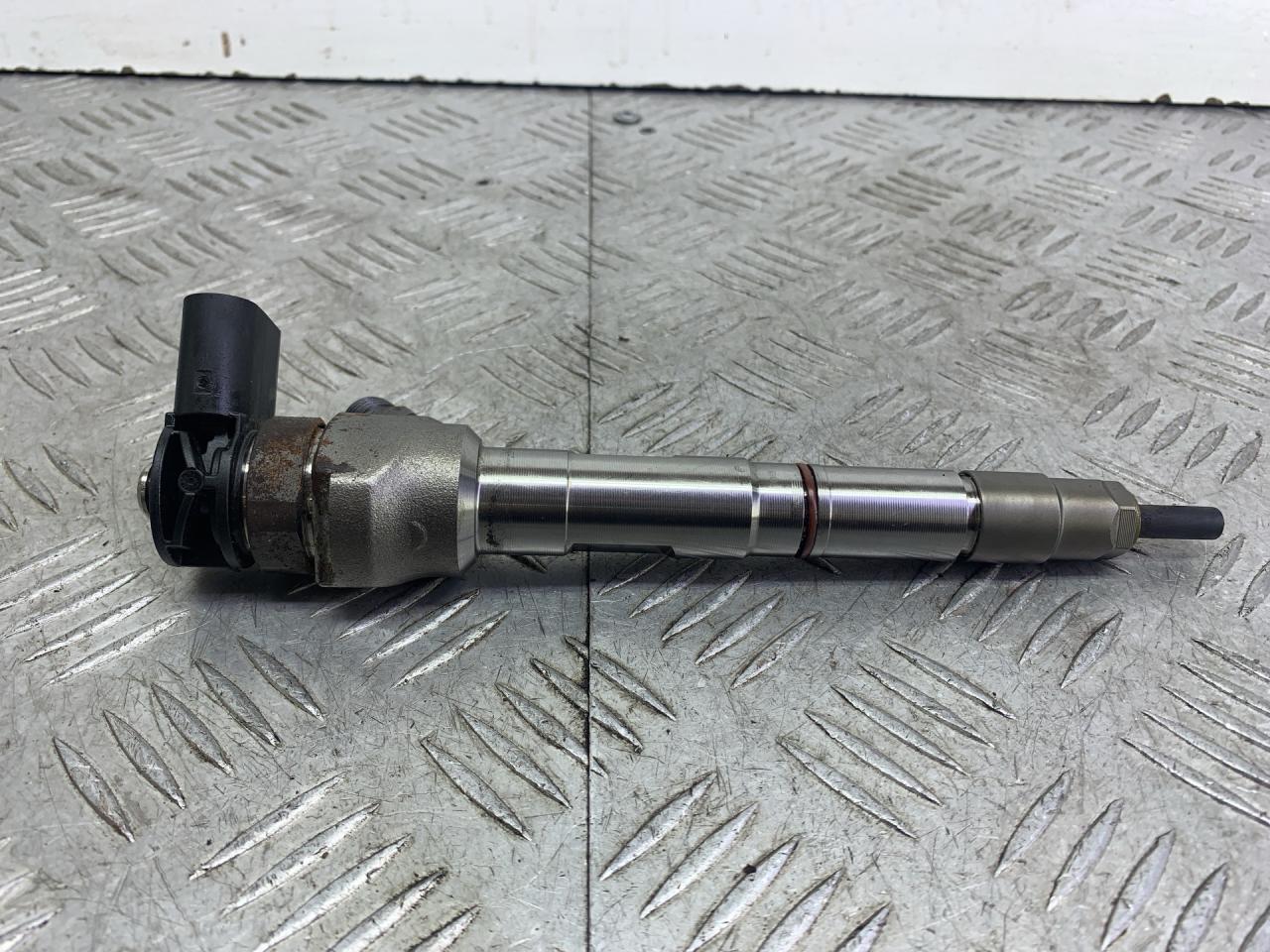 форсунка Volkswagen Caddy 5 поколение 2022, бежевый, фургон, передний привод, 0445110835, 05L130277E - фото №1