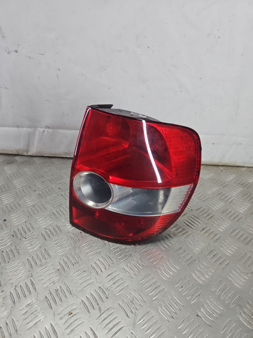 фонарь задний правый Volkswagen Fox 2 поколение 5Z 2007, 1.2 л., BMD, бензин, МКПП, хетчбэк 3 дв. - фото №1