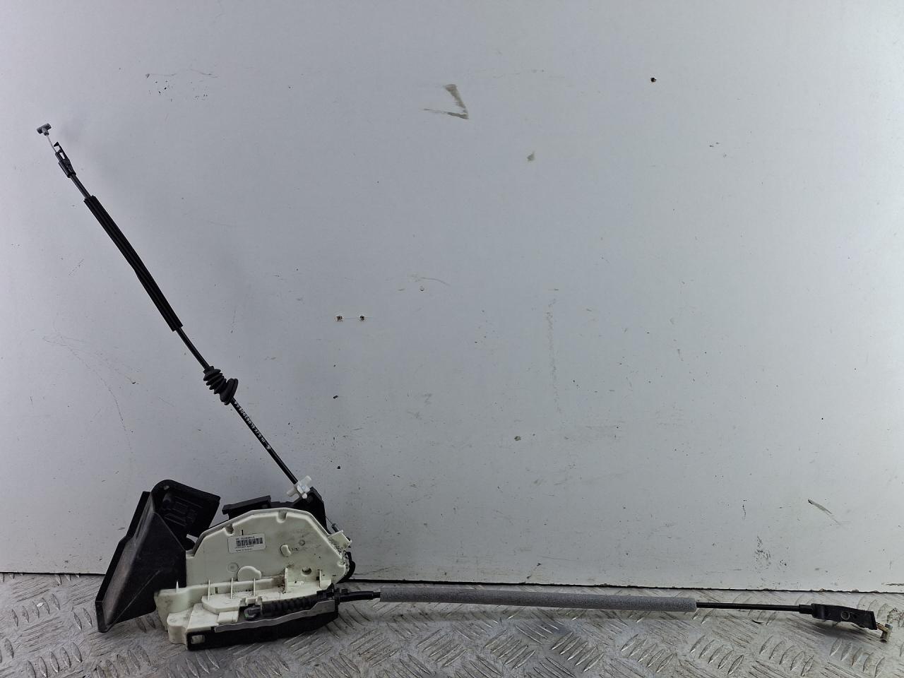 замок двери задней правой Skoda Yeti 1 поколение 2013, 2.0 л., CFHF, дизель, 6МКПП, серый, универсал, полный привод, 5E0839016 - фото №1