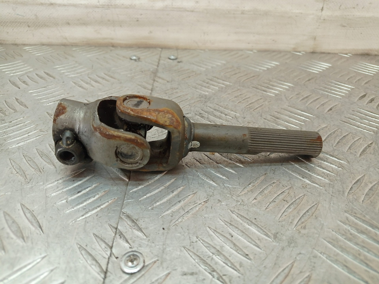 рулевой карданчик Suzuki Baleno 1 поколение 1998, 1.6 л., G16B, бензин, МКПП, голубой, универсал, передний привод - фото №1