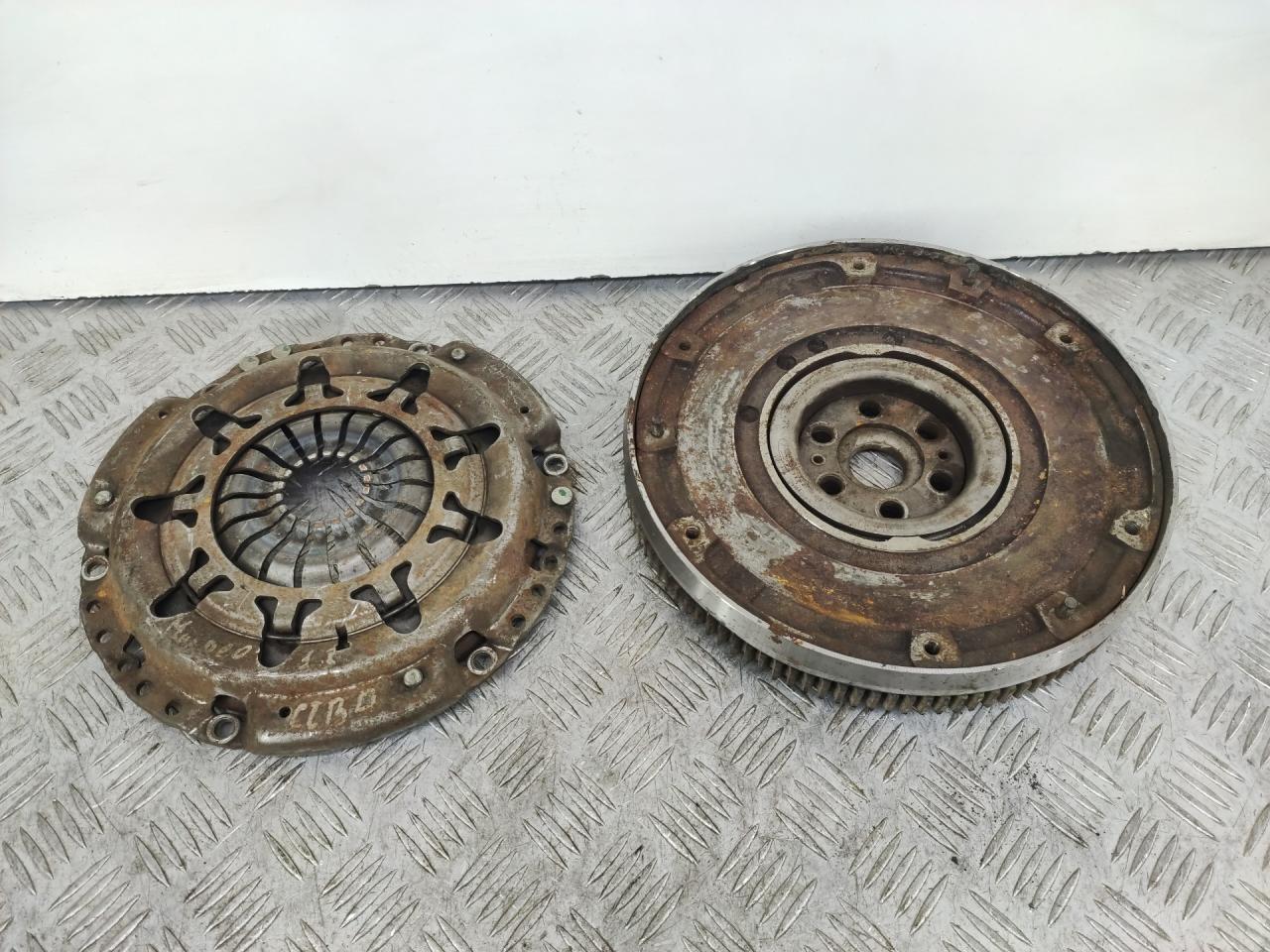 маховик Ford Mondeo 3 поколение (2000 - 2003), 1.8 л., бензин, МКПП, белый, передний привод, A007000B00 - фото №1