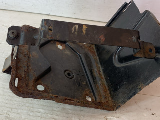 крепление аккумулятора Fiat Punto 2 поколение 2001, 1.2 л., 188 A4.000, бензин, МКПП, черный, хетчбэк 3 дв., передний привод