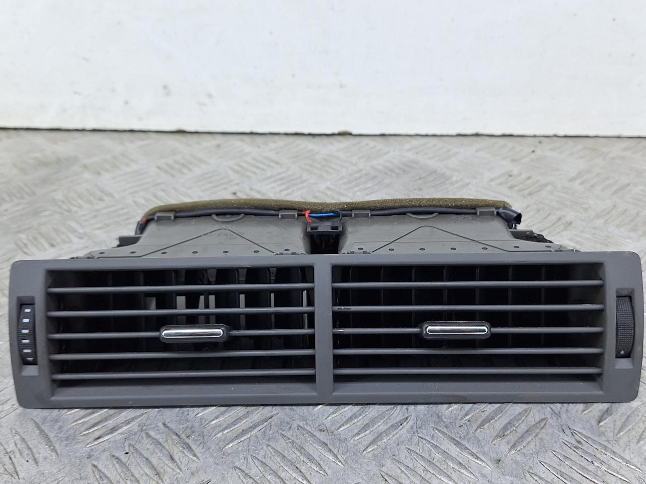 дефлектор обдува салона Audi A4 B7 2006, 1.8 л., BFB, бензин, МКПП, универсал, 8E0820951H - фото №1