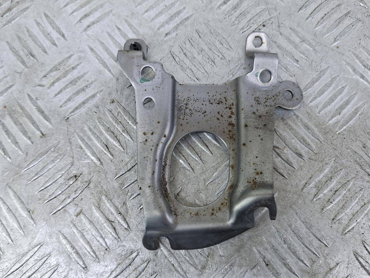 крепление интеркулера Mercedes-Benz E-Класс W213/S213/C238/A238 (2016 - 2020), серый, A6541410040 - фото №1