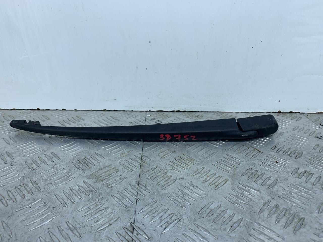 щеткодержатель задний Citroen Xsara Picasso 1 поколение 2004, 1.8 л., 6FZ (EW7J4), бензин, МКПП, серый, передний привод, 9635402480, 80004277 - фото №1