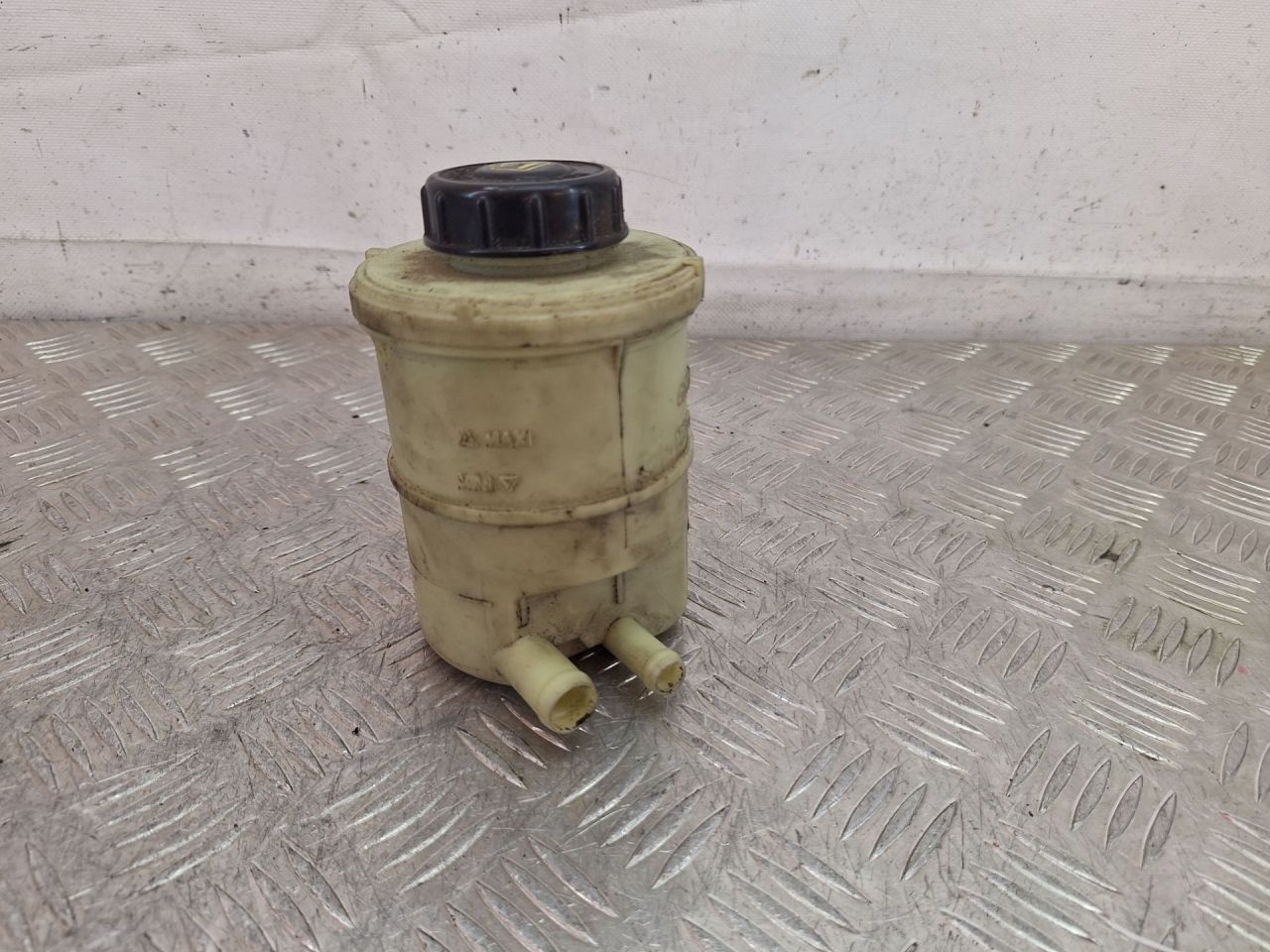 бачок гидроусилителя Renault Duster 1 поколение 2015, 7700795347 - фото №1