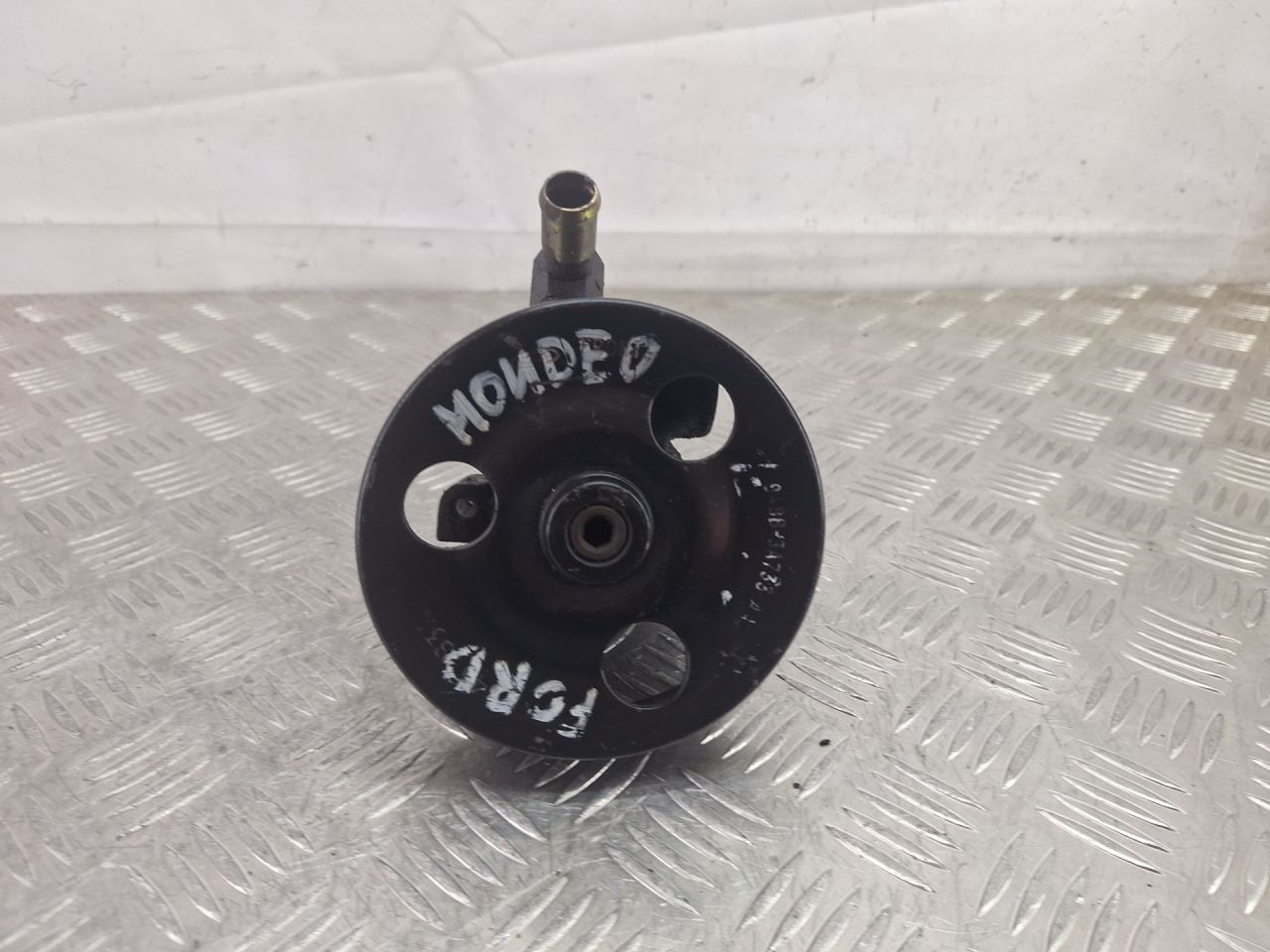 насос гидроусилителя руля Ford Mondeo 3 поколение (2000 - 2003), 94BB3A733AA - фото №1