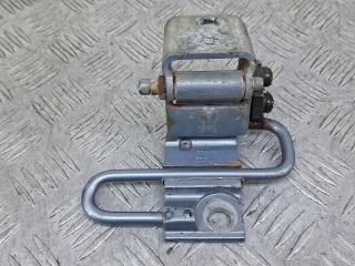 петля двери Volkswagen Passat B6 (2005 - 2010), 3C9833411B