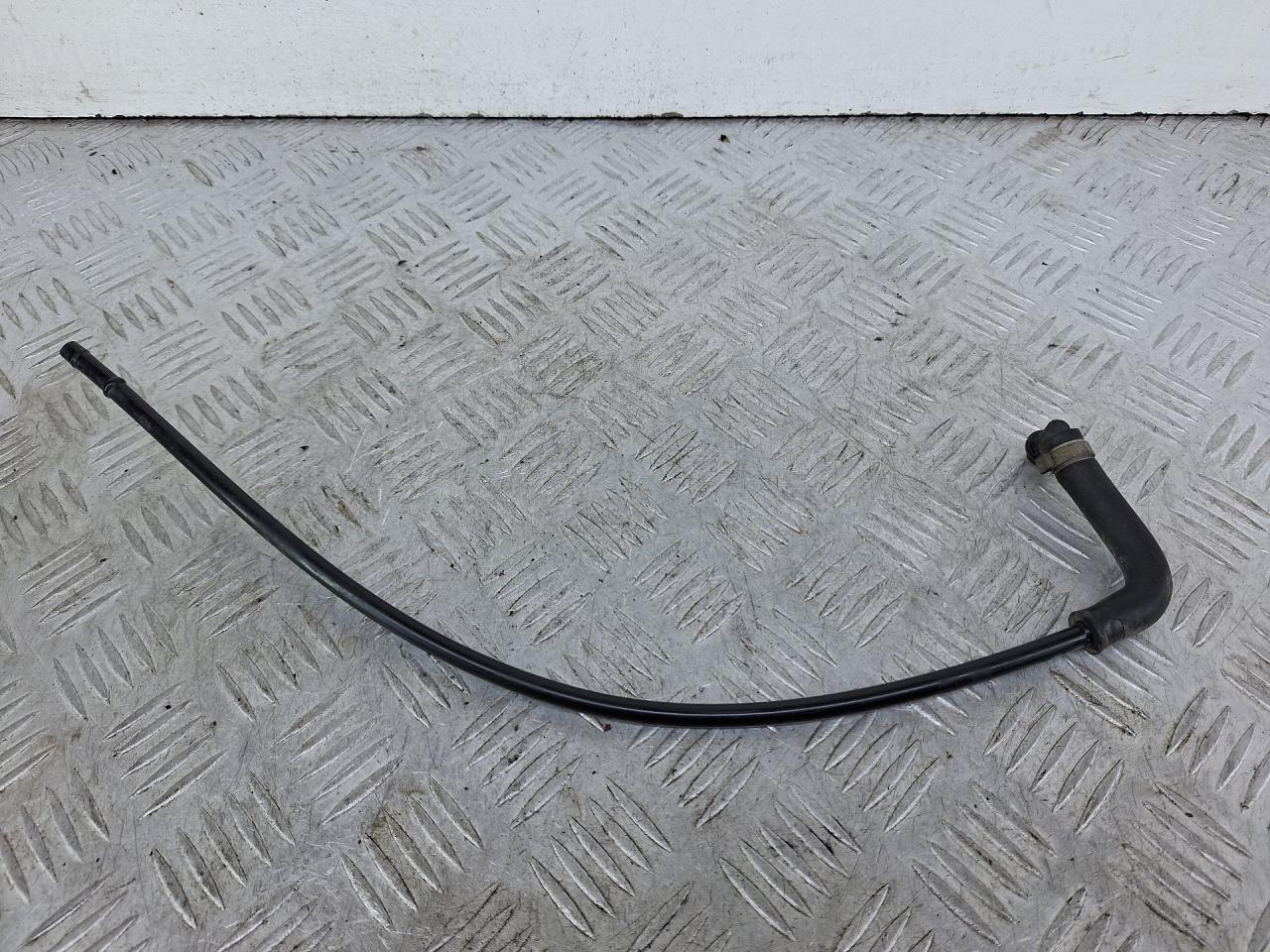 трубка вакуумная Volkswagen Golf 3 поколение 1999, 1.8 л., ANN, бензин, зеленый, кабриолет, передний привод - фото №1