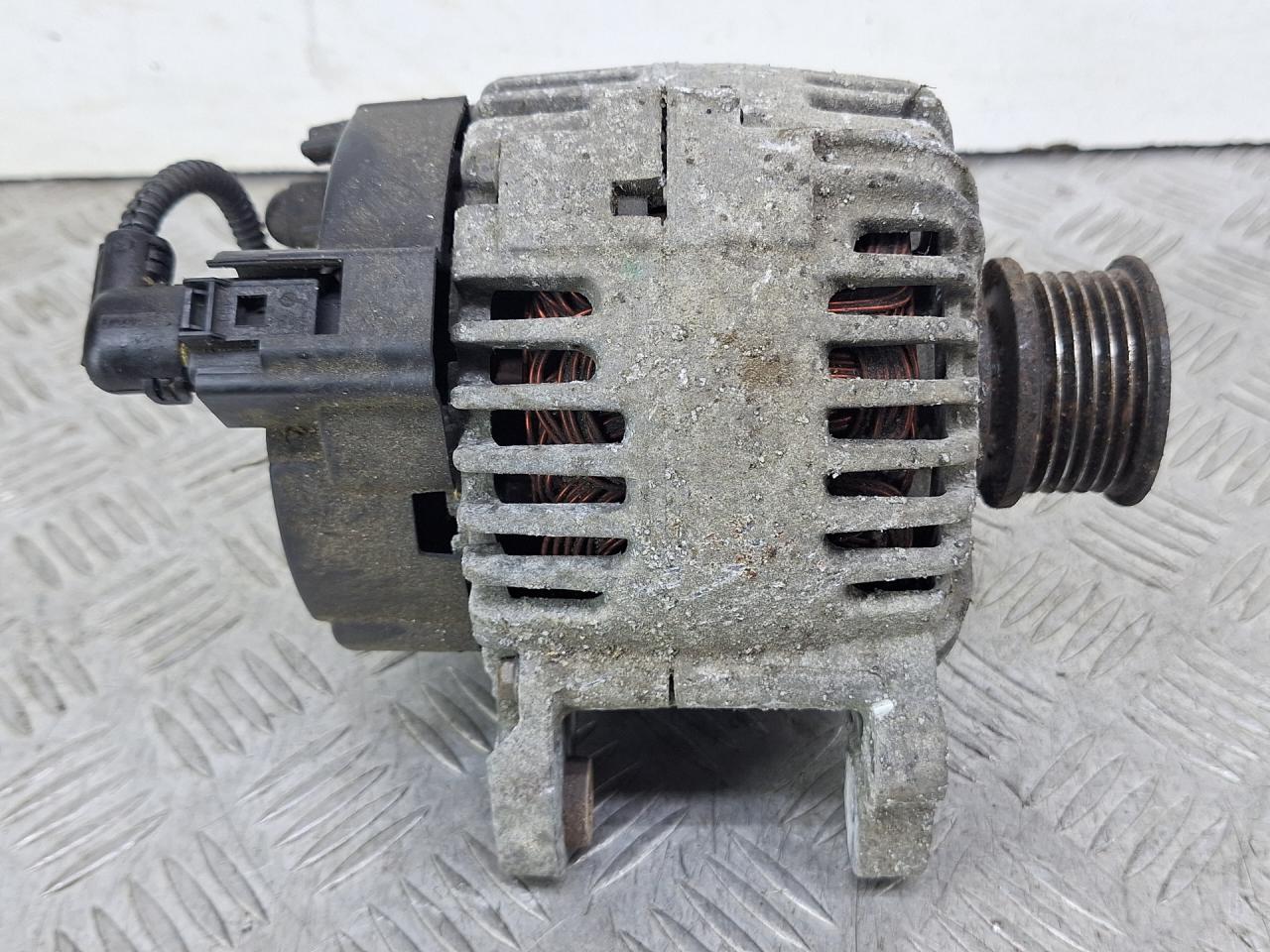 генератор Volkswagen Golf 6 поколение 2008, 1.4 л., CGGA, бензин, 5МКПП, голубой, хетчбэк 5 дв., передний привод, 036903024H, 2542696G, 208046176 - фото №1