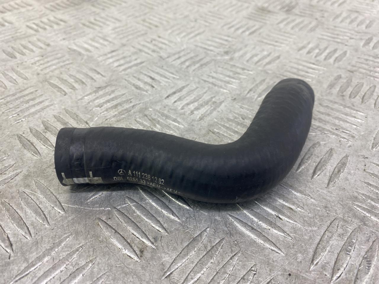 трубка системы рециркуляции EGR Mercedes-Benz SLK-Класс R170 2000, 2.0 л., M 111.958, бензин, АКПП, черный, кабриолет, задний привод, A1112381282 - фото №1