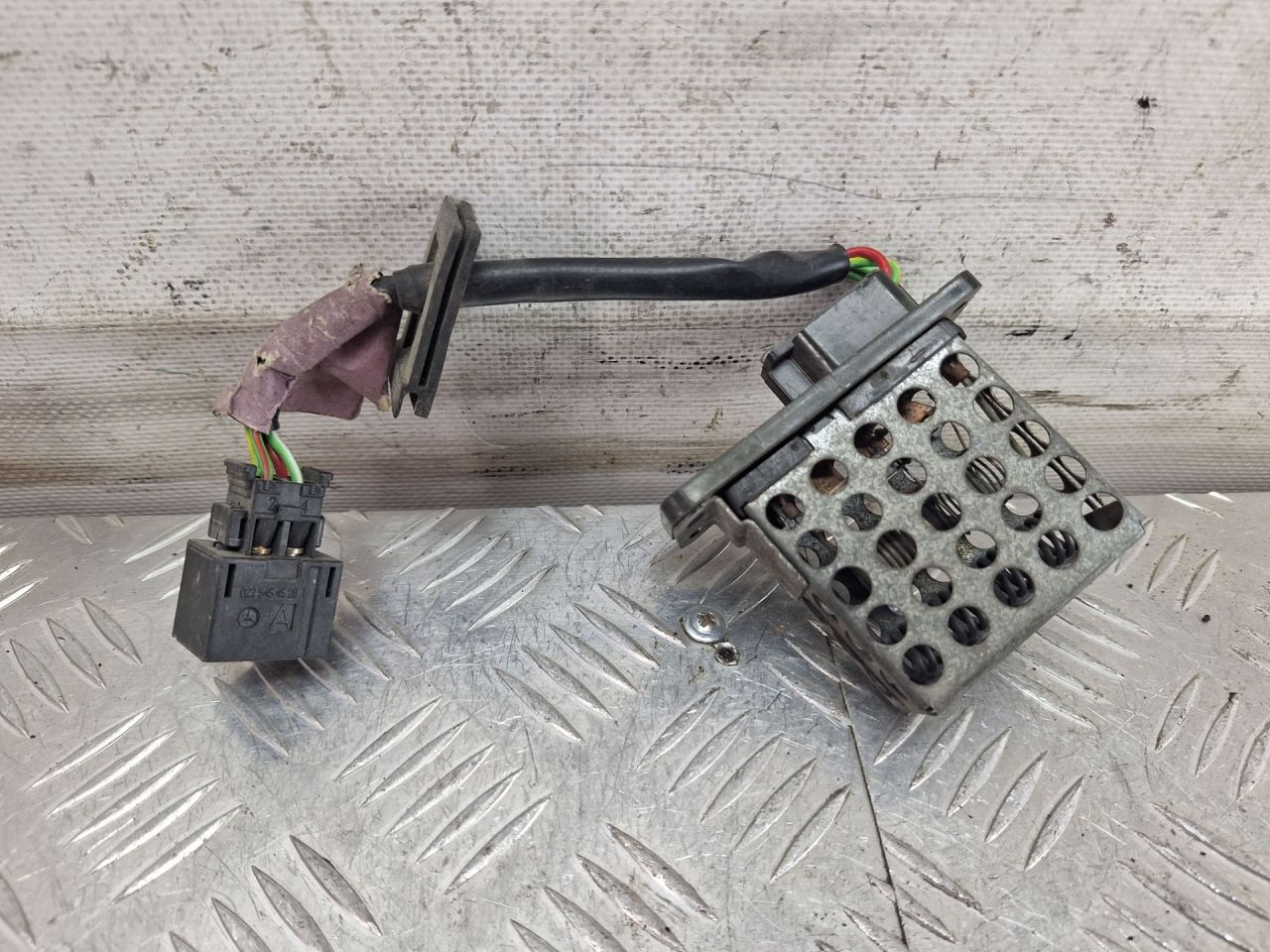 сопротивление печки Mercedes-Benz C-Класс W202/S202 (1993 - 1997), 1.8 л., бензин, 0225454528 - фото №1