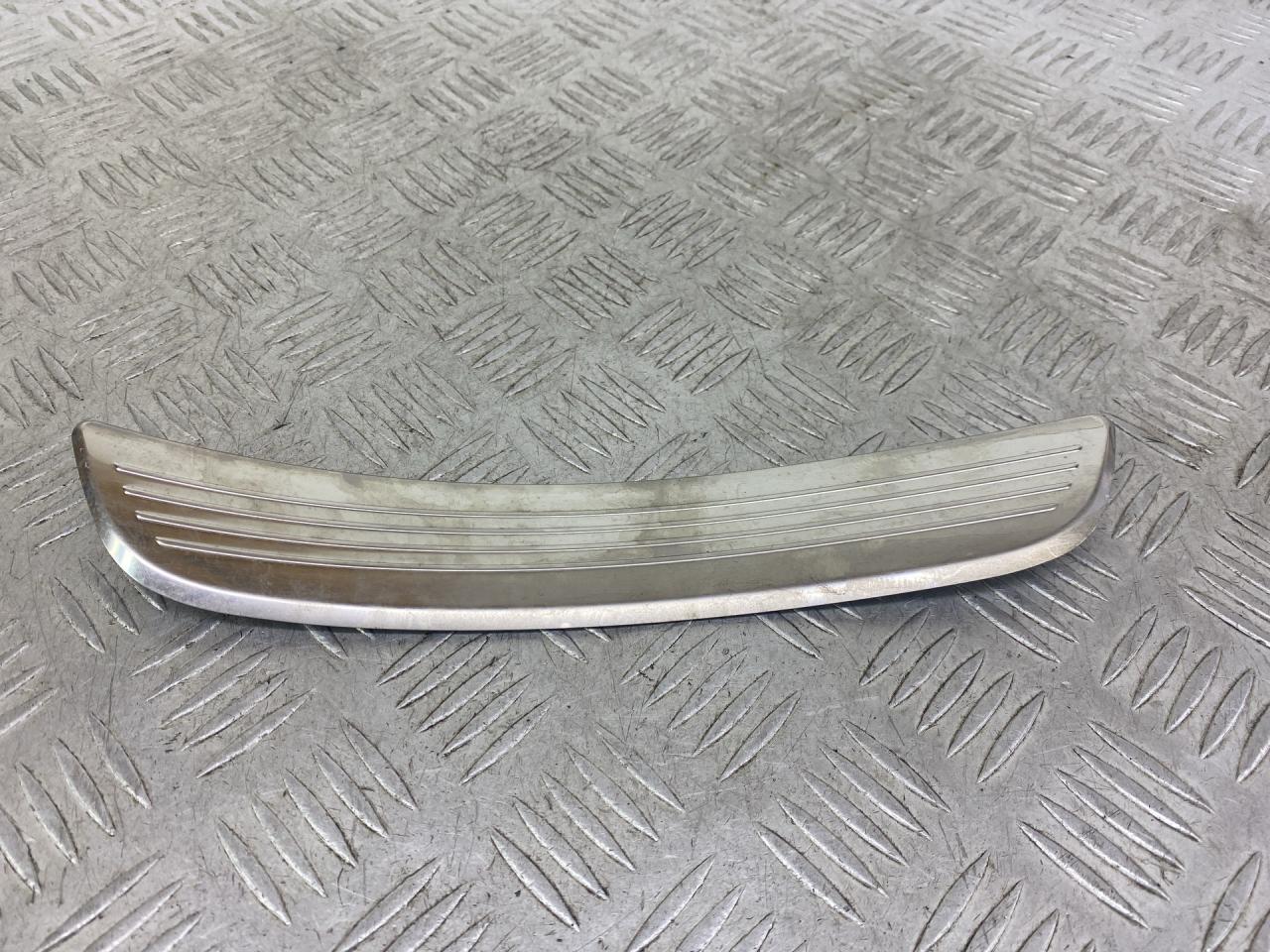 накладка на порог внутренняя Mercedes-Benz E-Класс W213/S213/C238/A238 (2016 - 2020), 2.0 л., OM 654.920, дизель, АКПП, серый, седан, задний привод, A2056800635 - фото №1