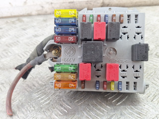 блок предохранителей Fiat Punto 2 поколение [рестайлинг] 2005, 1.2 л., 188 A4.000, бензин, МКПП, черный, хетчбэк 3 дв., передний привод, 46835593