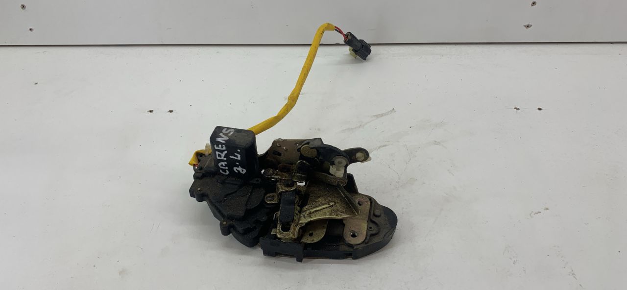 замок двери задней левой Kia Carens 1 поколение 2000 - фото №1