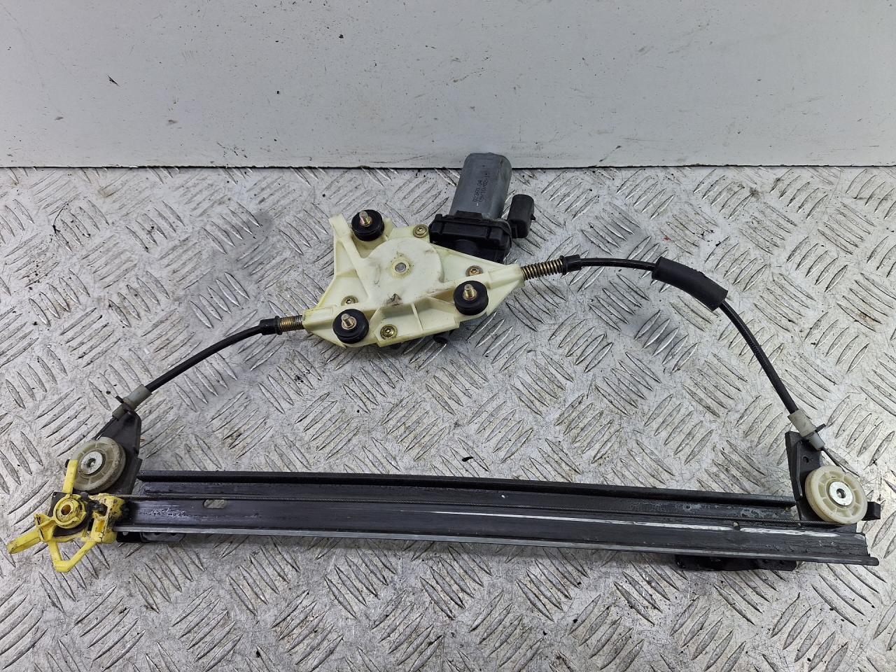 стеклоподъемник передний левый Alfa Romeo 156 1 поколение 2002, 2.0 л., 937 A1.000, бензин, МКПП, черный, универсал, передний привод - фото №1