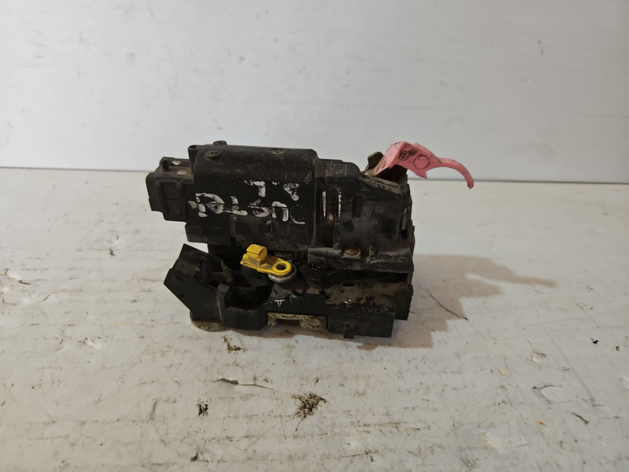 замок двери задней левой Renault Duster 1 поколение 2014 - фото №1