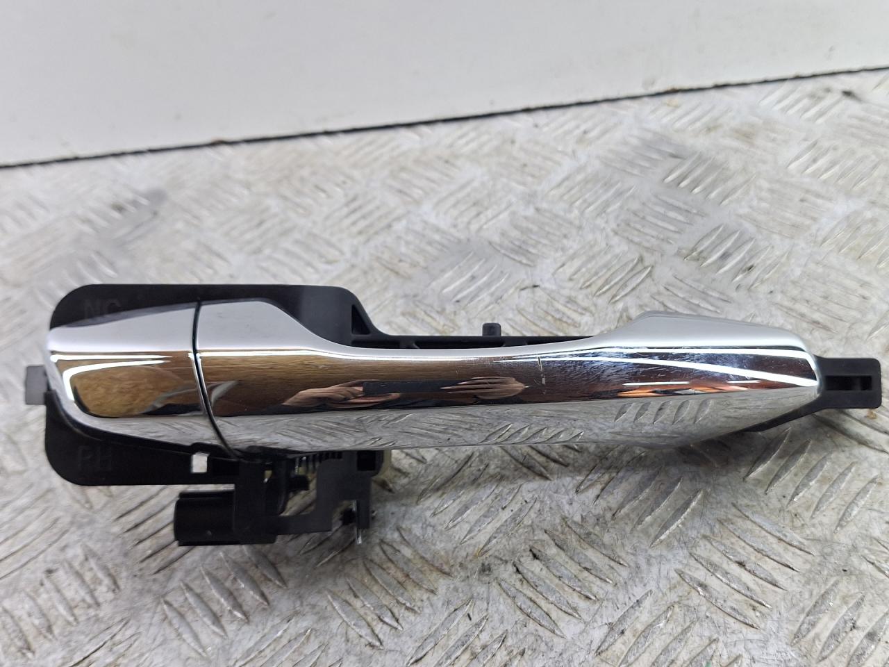 ручка наружная задняя правая Hyundai Grand Santa Fe 1 поколение 2015, 2.2 л., D4HB, дизель, АКПП, внедорожник 5 дв., полный привод - фото №1