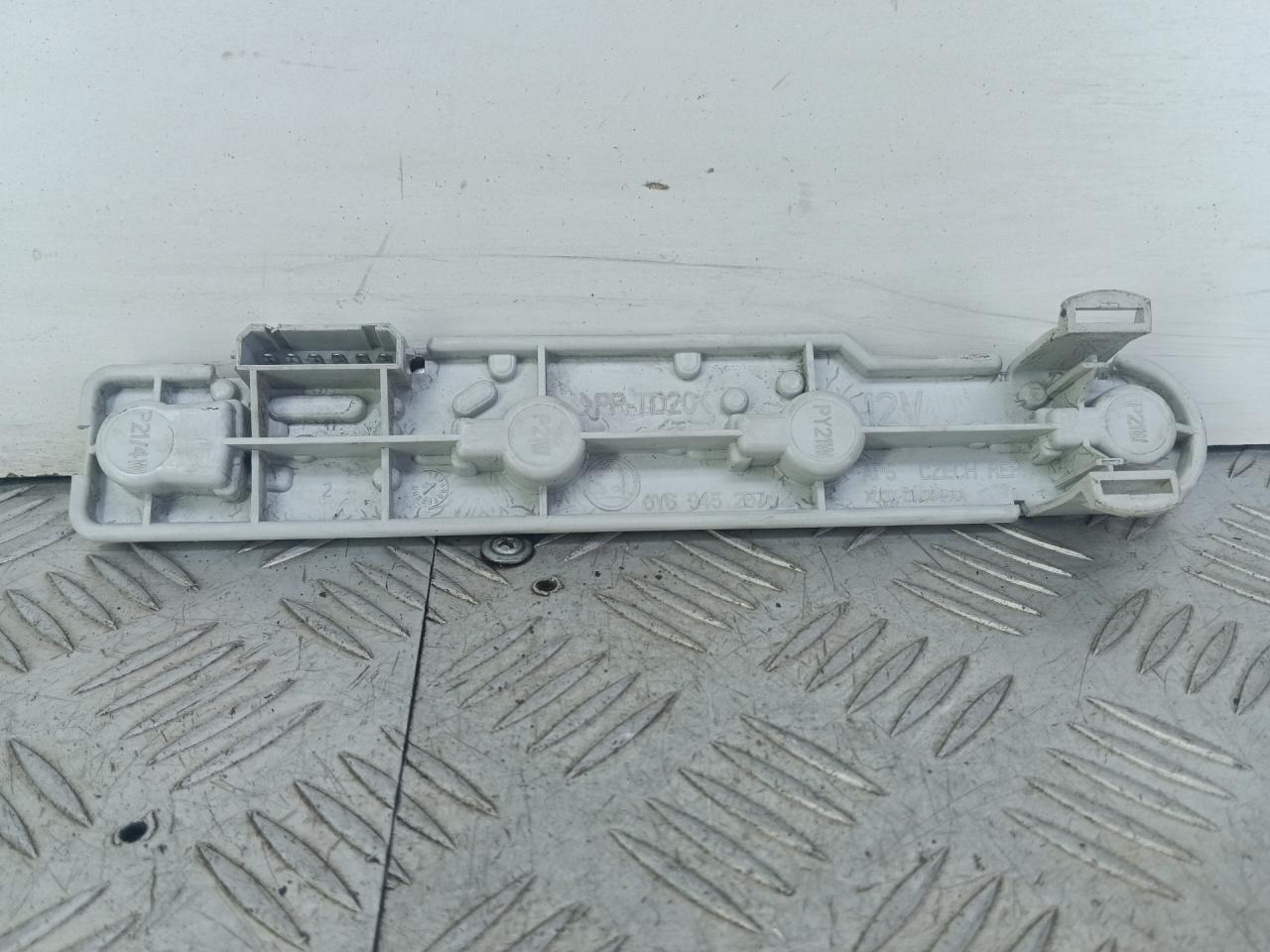 Панель (плата) фонаря Skoda Fabia 1 поколение (6Y) 6Y (1999 - 2004), 1.9 л., дизель, белый, хетчбэк 5 дв., передний привод, 6Y6945257 - фото №1