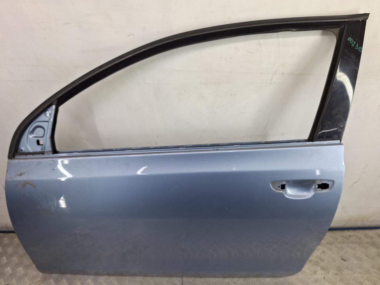 дверь передняя левая Volkswagen Golf 6 поколение 2008, 1.4 л., CGGA, бензин, 5МКПП, голубой, хетчбэк 5 дв., передний привод - фото №1