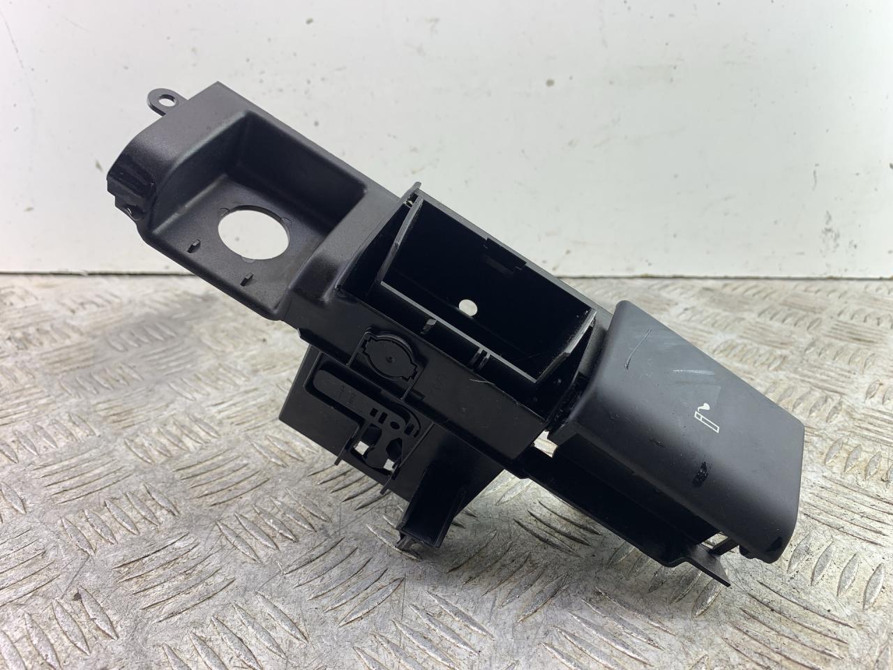 пепельница Land Rover Discovery 3 поколение L319 2007, 2.7 л., 276DT, дизель, АКПП, серый, внедорожник 5 дв., полный привод - фото №1