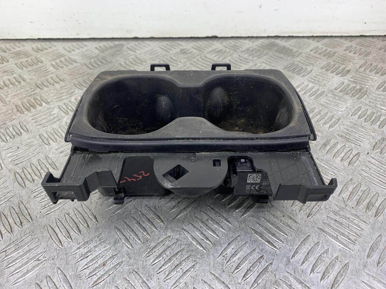 подстаканник Opel Insignia 2 поколение (B) 2018, 2.0 л., дизель, АКПП, белый, хетчбэк 5 дв., полный привод, 39080460, 13523276 - фото №1