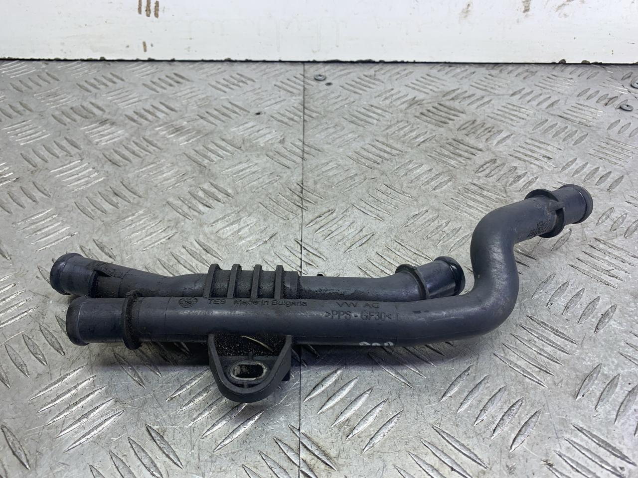 трубка охлаждающей жидкости Volkswagen Caddy 5 поколение 2022, бежевый, фургон, передний привод, 3Q0121070T - фото №1