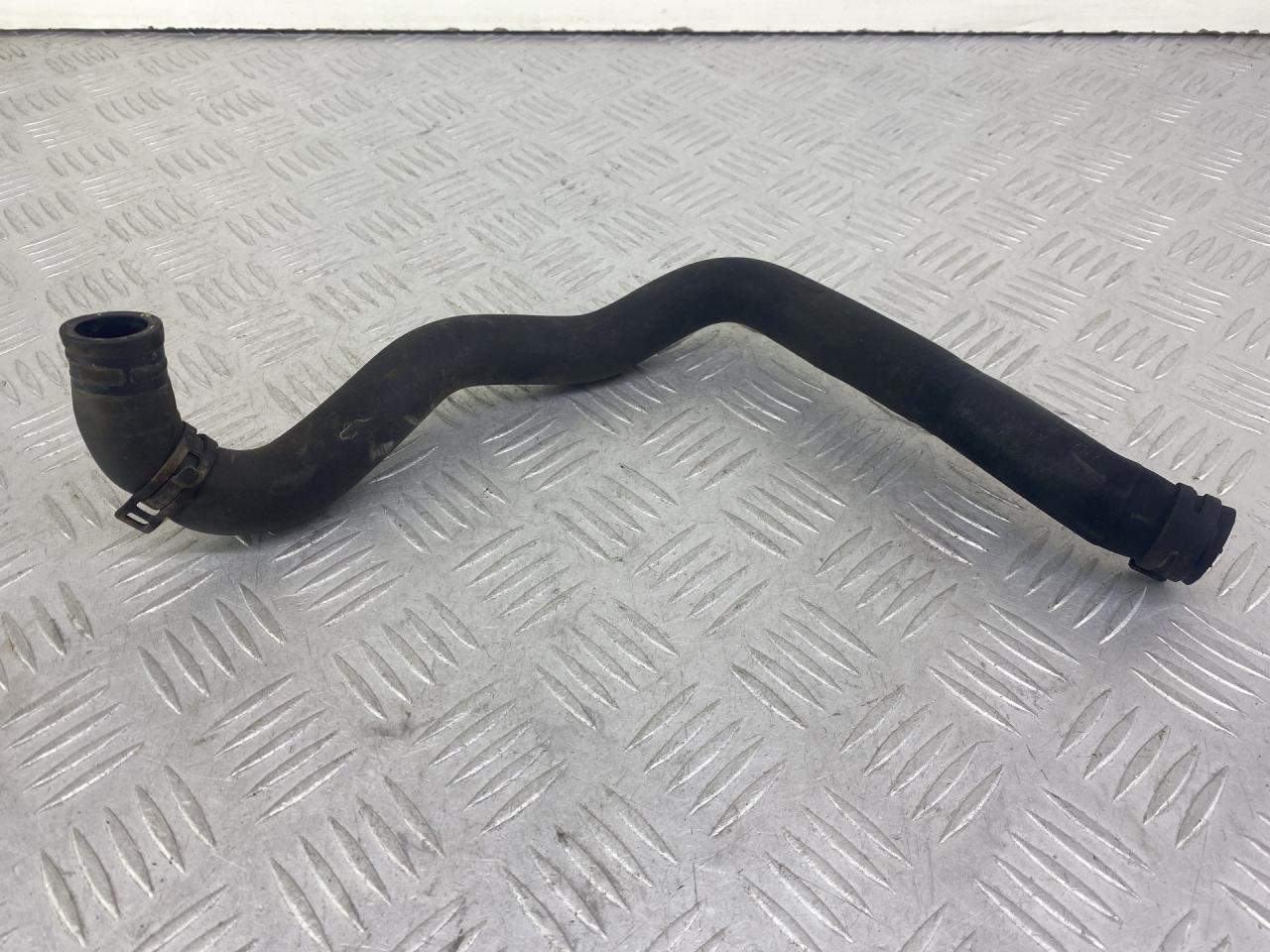 патрубок радиатора Volkswagen Passat B6 (2005 - 2010), 2.0 л., дизель, универсал - фото №1