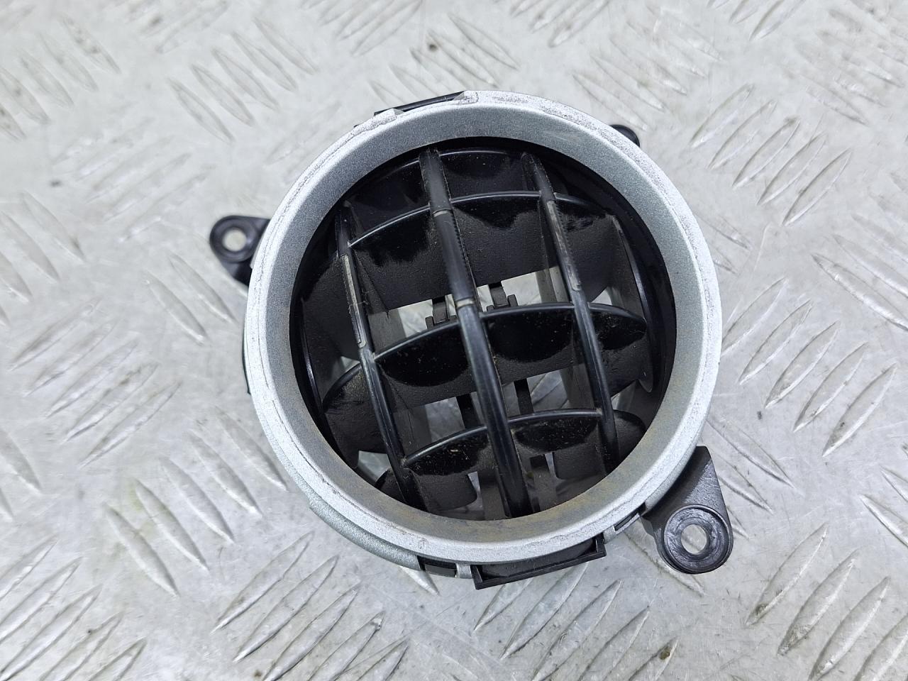 дефлектор обдува салона Ford Fiesta 5 поколение 2004, 1.4 л., бензин, МКПП, хетчбэк 5 дв., передний привод - фото №1